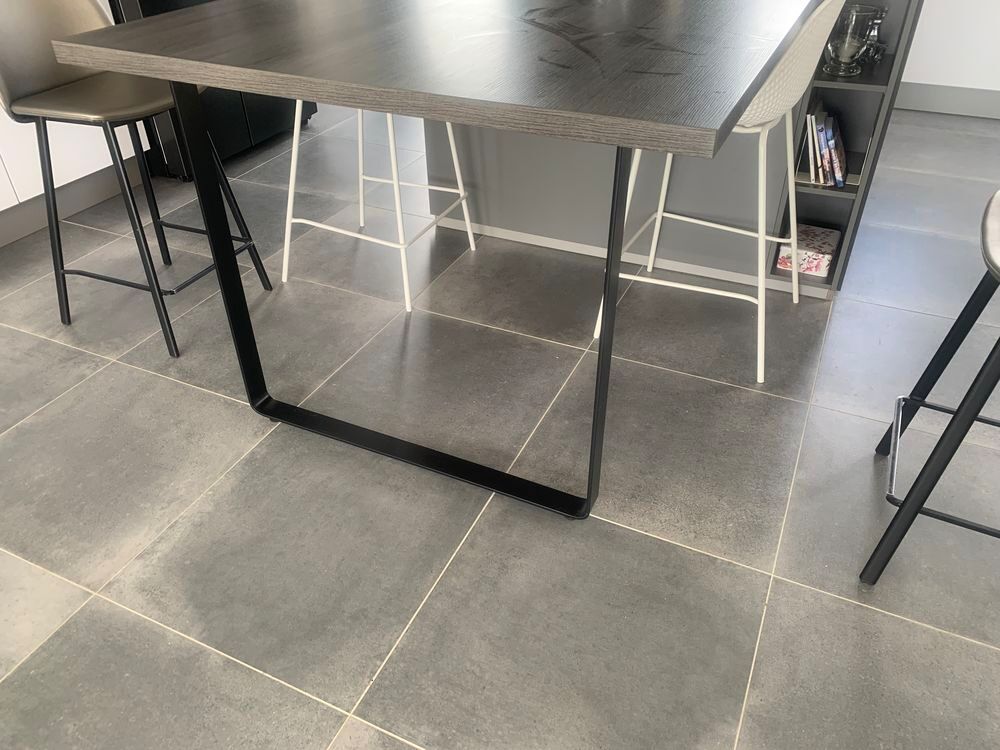 Table plan de travail + pied design alu noir de marque Nolte Meubles