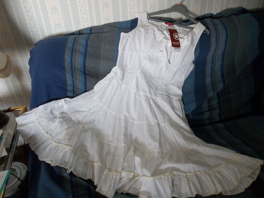 ROBE BLANCHE NEUVE Vêtements