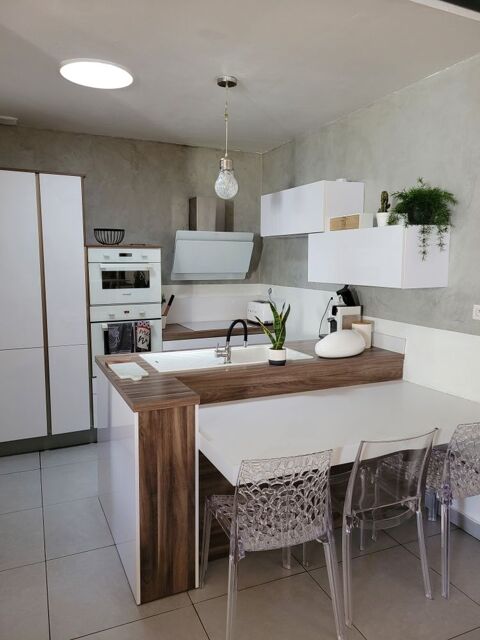  Appartement � louer 4 pi�ces 128 m�