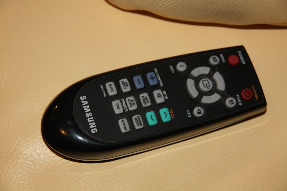 Barre de Son SAMSUNG noire HW. C450 +Caisson de grave.
Audio et hifi