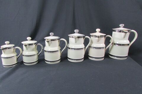 Série de 6 pots couverts , pichets, 1930s, en céramique
120 Saint-Georges-de-Luzençon (12)
