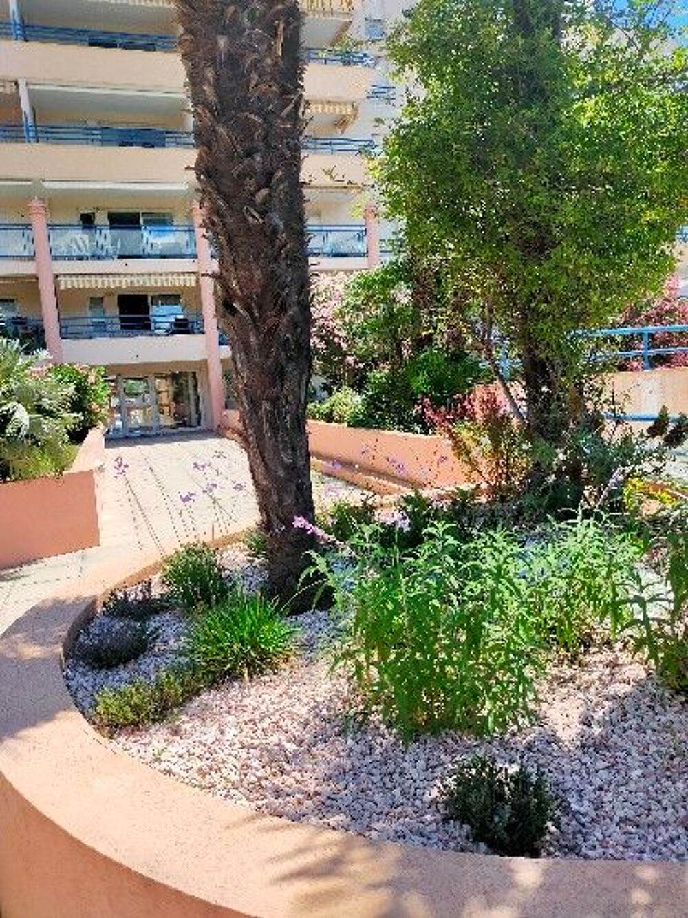 Location Appartement FREJUS PLAGE STUDIO T1  200M PLAGES COMMERCES PISCINE STANDI Fréjus