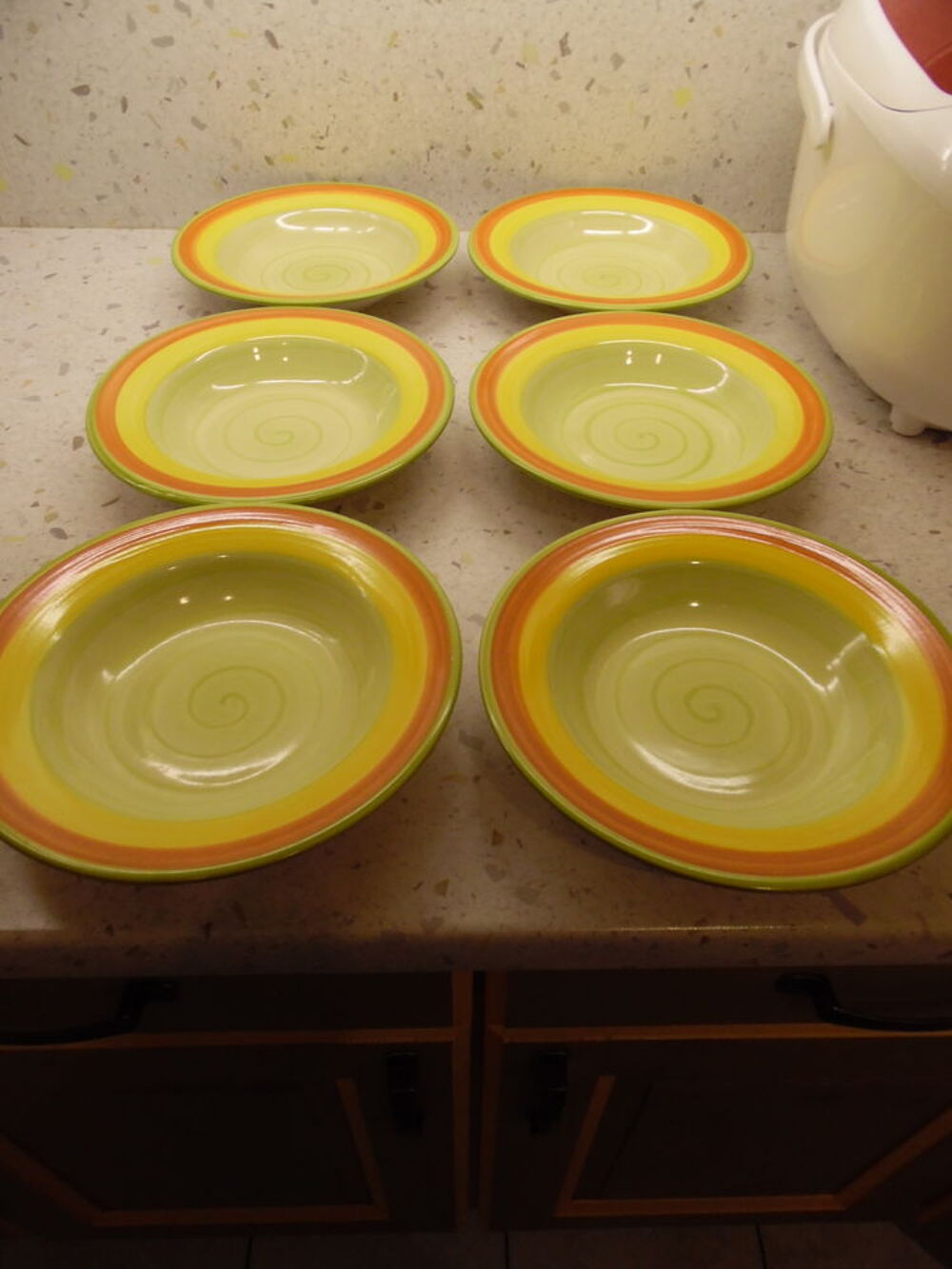 6 assiettes creuses coloris jaune et orange Electroménager