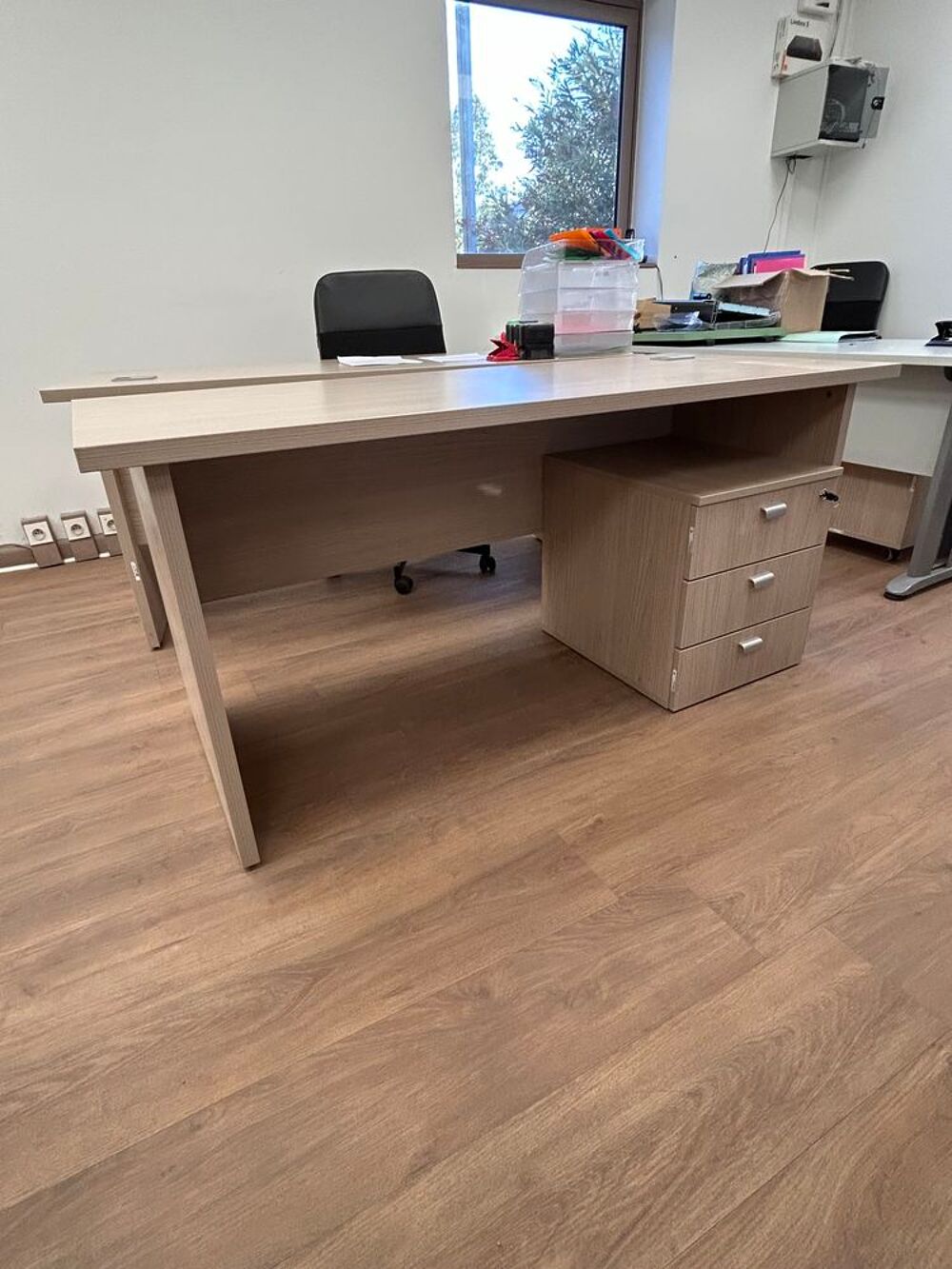 Bureau en bois, tr&egrave;s bon &eacute;tat Meubles