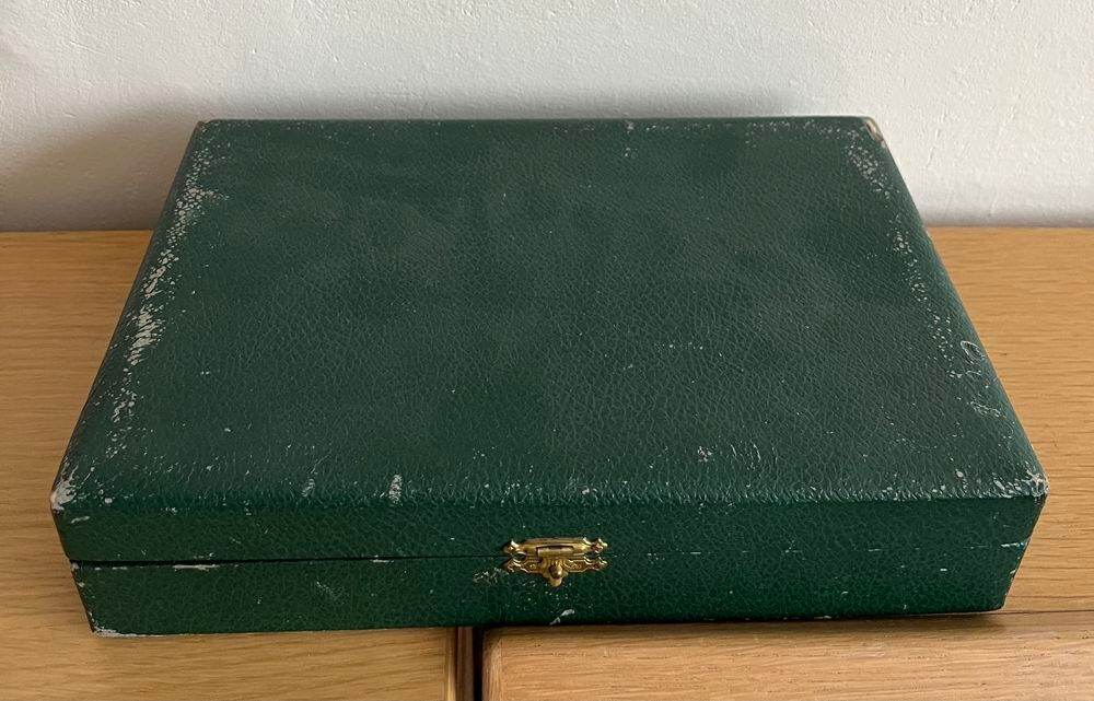 M&eacute;nag&egrave;re COUVERTS A RAGO&Ucirc;T m&eacute;tal maillechort argent&eacute;
Cuisine