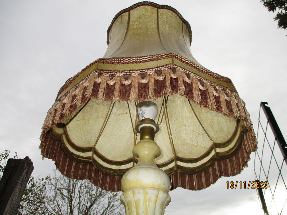 LAMPE ET COLONNE EN ALBATRE Décoration
