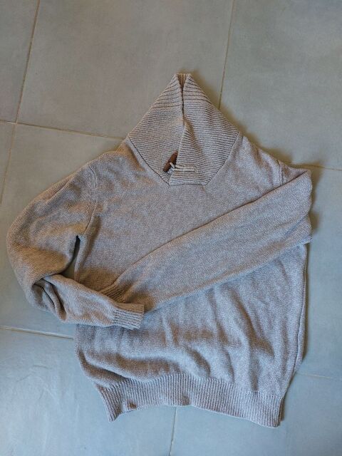 pull homme 
couleur : beige
taille : L
col montant 10 Beauquesne (80)