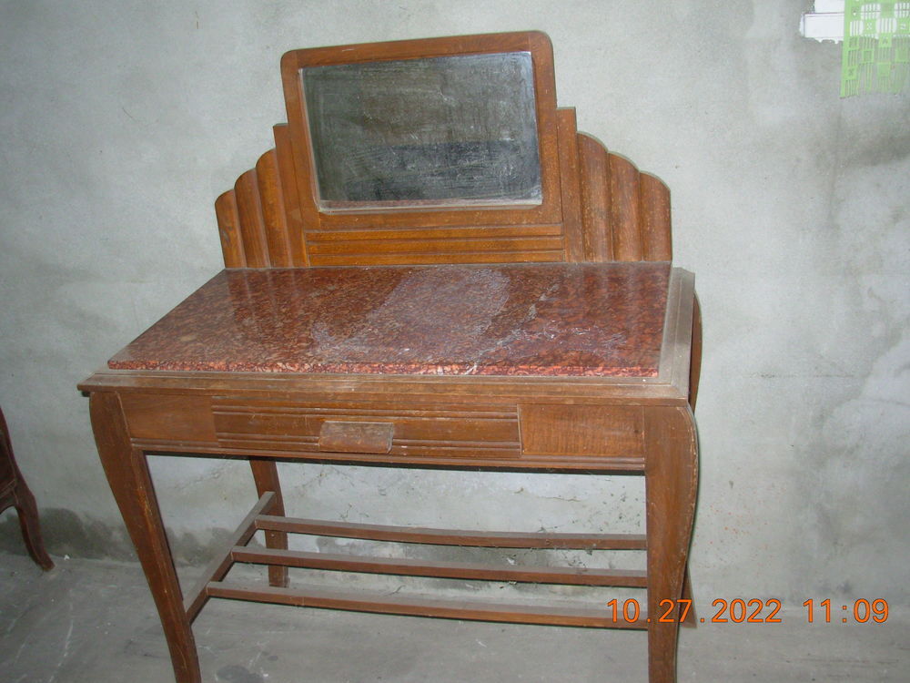 coiffeuse vintage plus commode et table ovale. Meubles