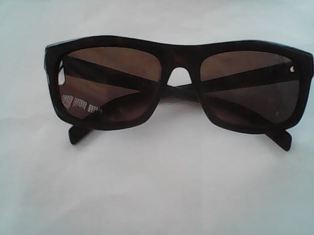 Lunette de soleil Jil Sander 
Bijoux et montres