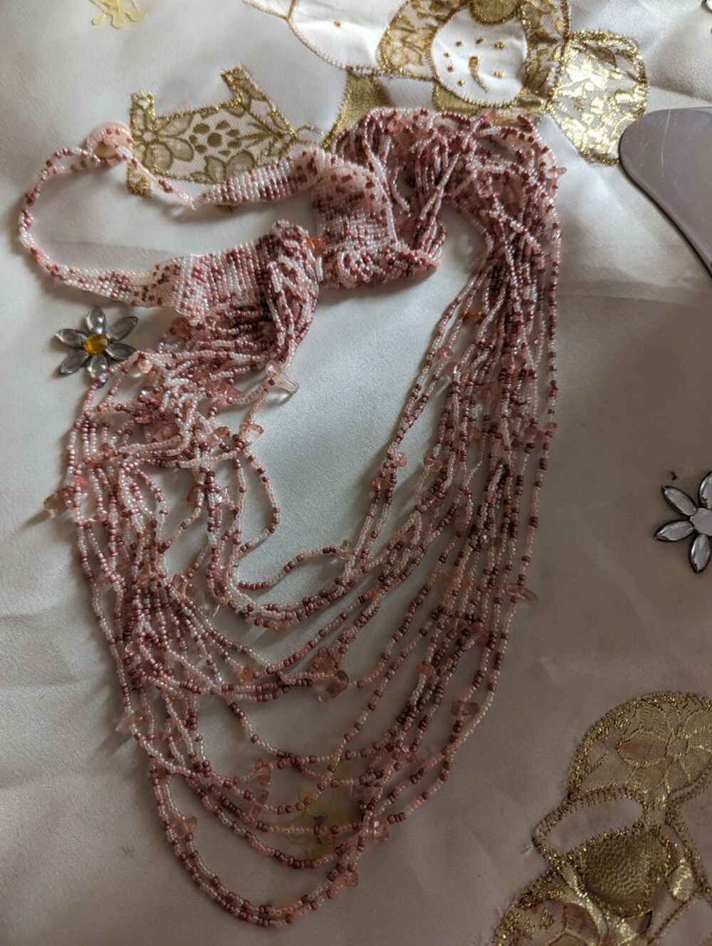 Collier vintage de perles rose Bijoux et montres