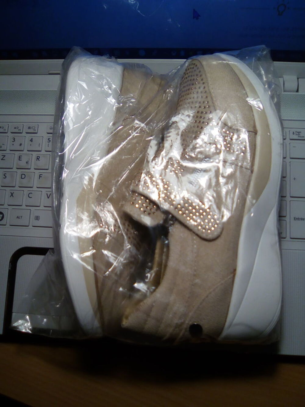 Baskets a plateforme 2020 
couleur beige
pointure 36 Chaussures
