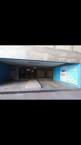  Parking / Garage à louer 19 m²