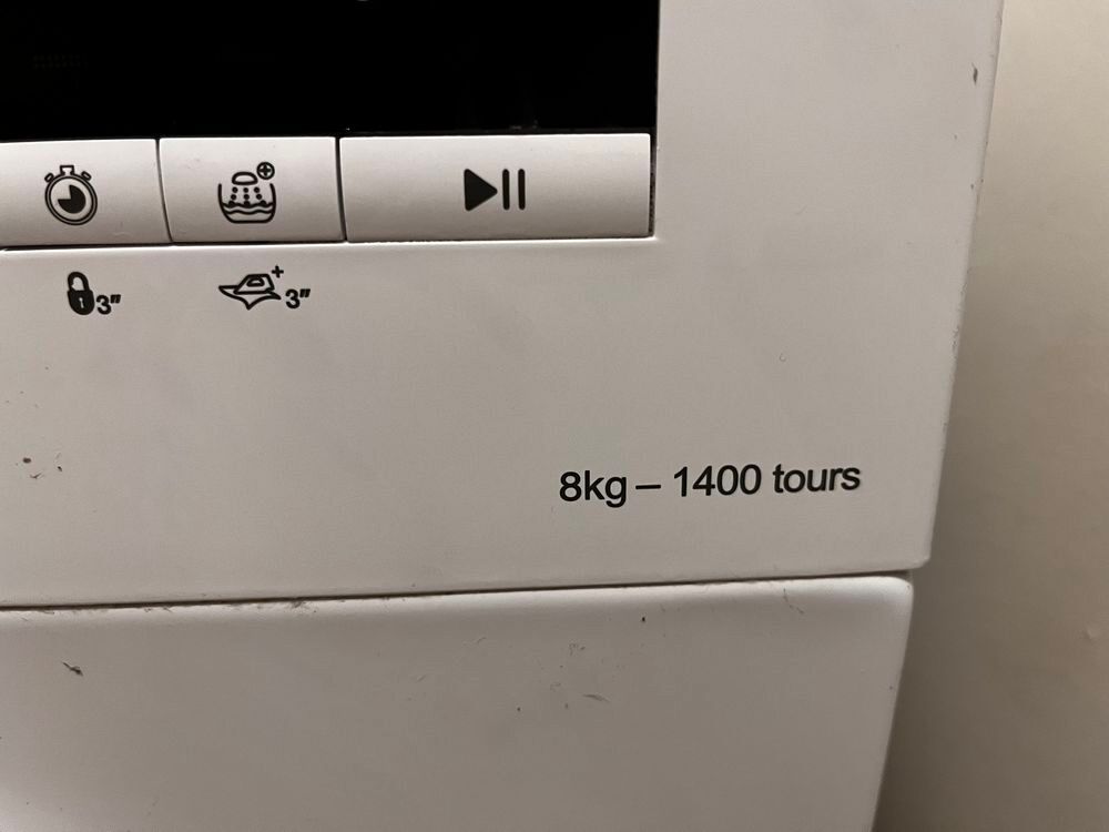 machine &agrave; laver marque Boulanger. 8 kg et 1400 tours Electroménager