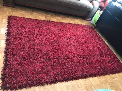 Tapis shaggy rouge Bordeaux 75 Courbevoie (92)