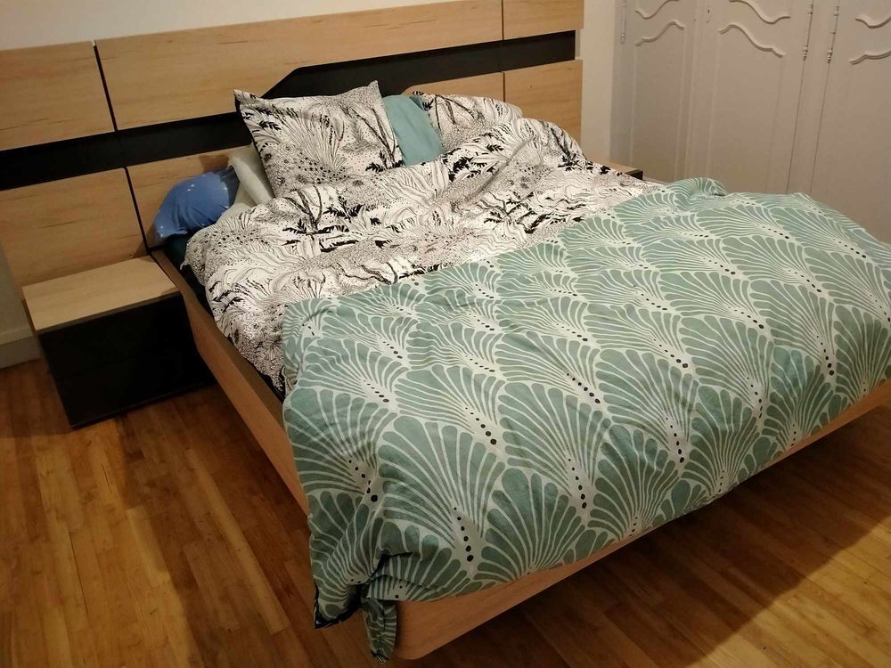 Lit 160x200 Mobilier de France avec LED + Chevets - Tr&egrave;s bon Meubles