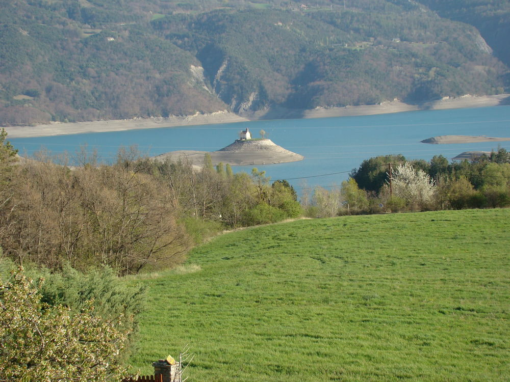   face au lac de serre ponon Provence-Alpes-Cte d'Azur, Prunires (05230)