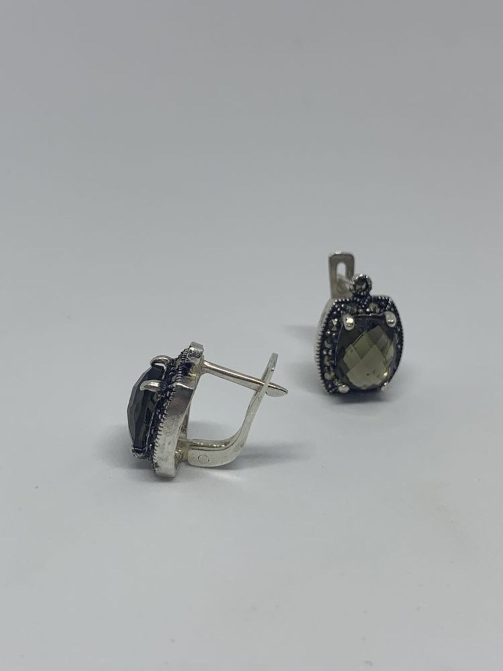 Saisissez le titre de votre objet. Boucles d'oreilles en arg Bijoux et montres
