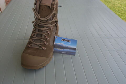 CHAUSSURES DE RANDONNEE 100 Beaumes-de-Venise (84)