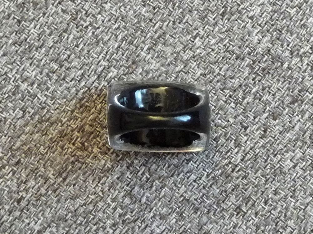 Bague en Plastique Noir &agrave; Motifs Blanc Bijoux et montres