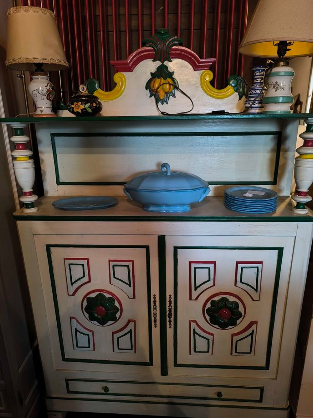 vide magasin d'antiquit&eacute;s brocante Meubles