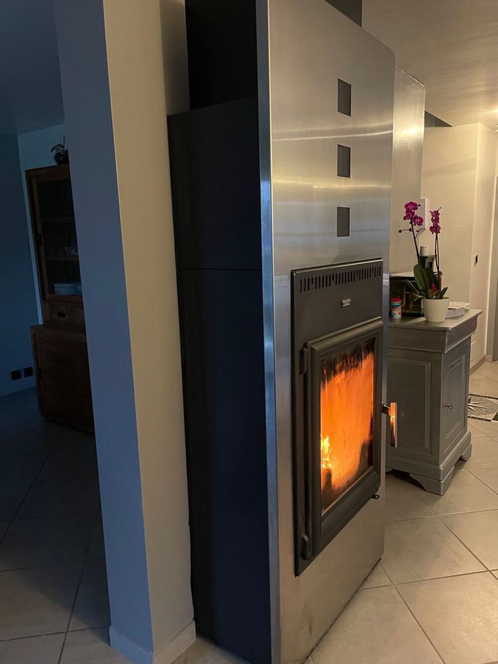 Chemin&eacute;e bois
Décoration