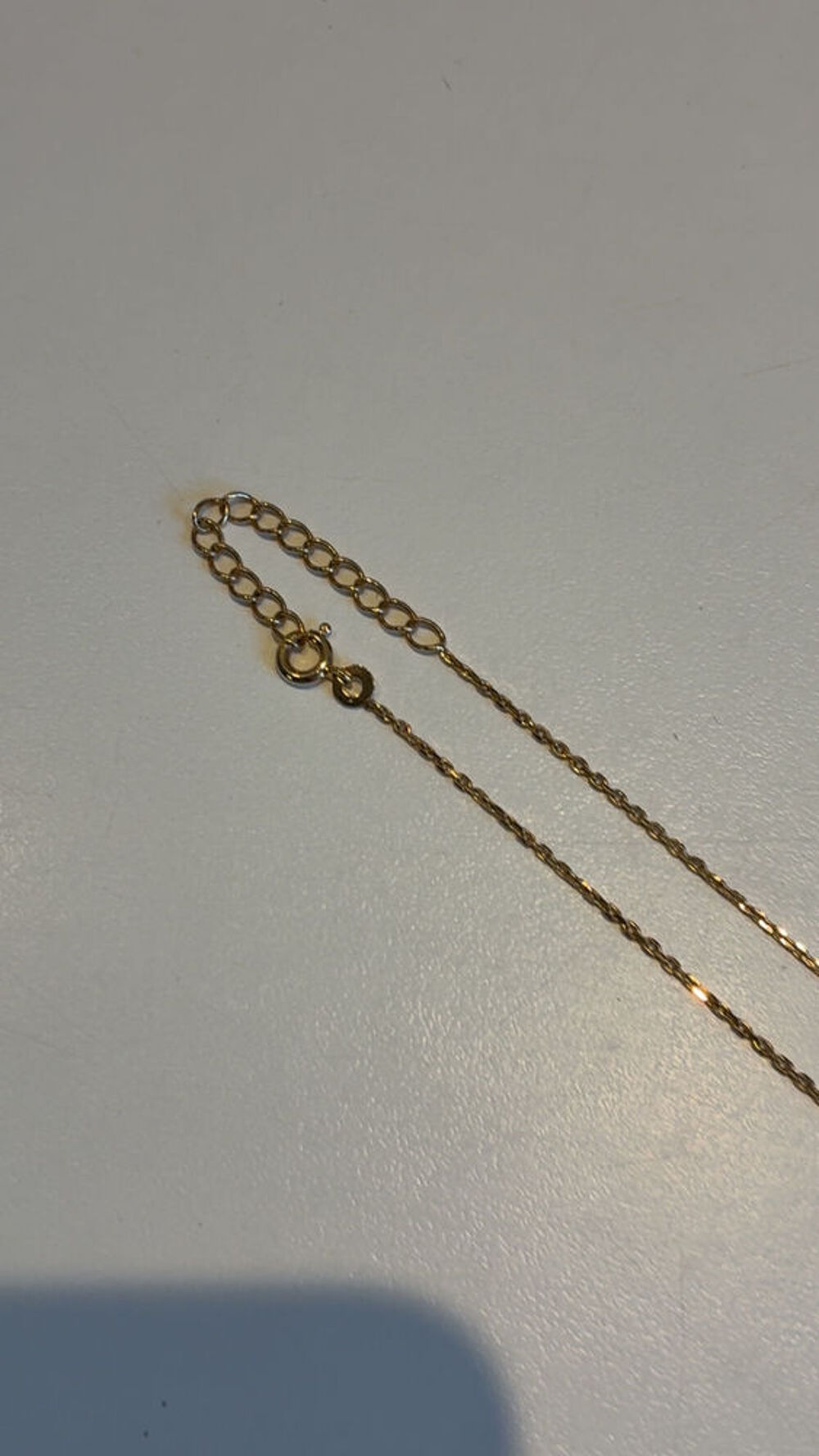 collier avec un cheval en plaqu&eacute; or Bijoux et montres