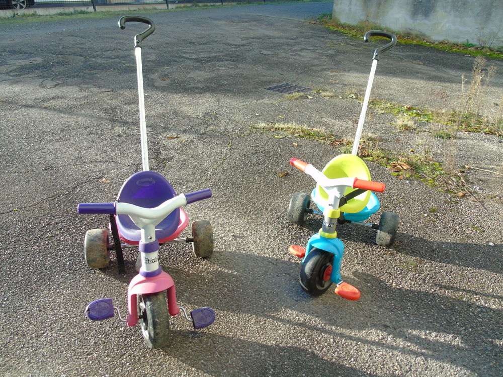 Le tricycle Jeux / jouets