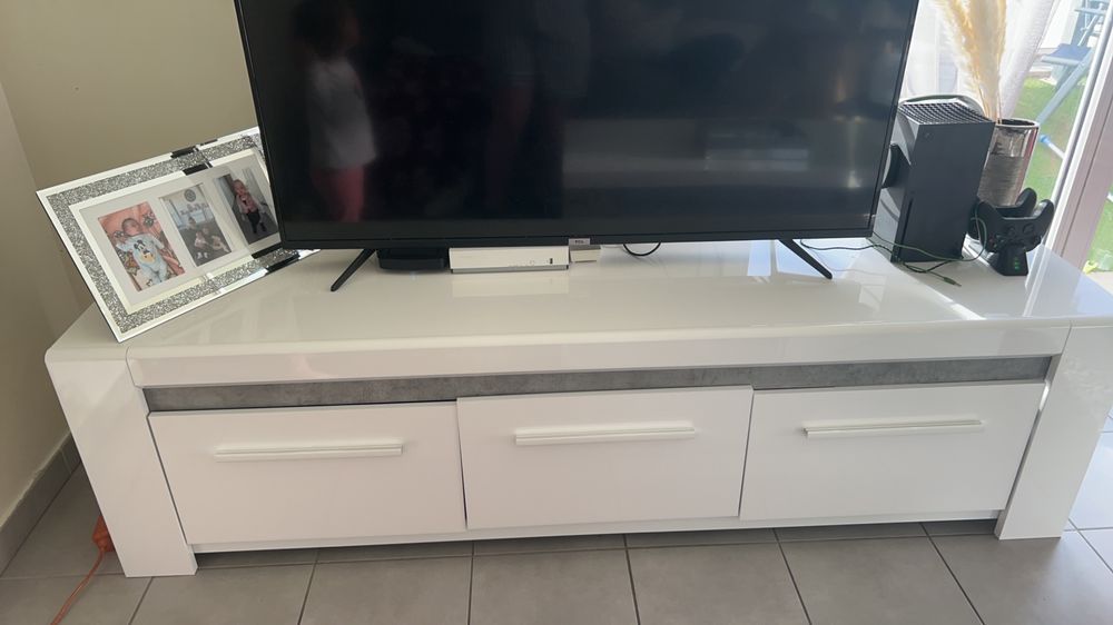 meuble t&eacute;l&eacute; Meubles