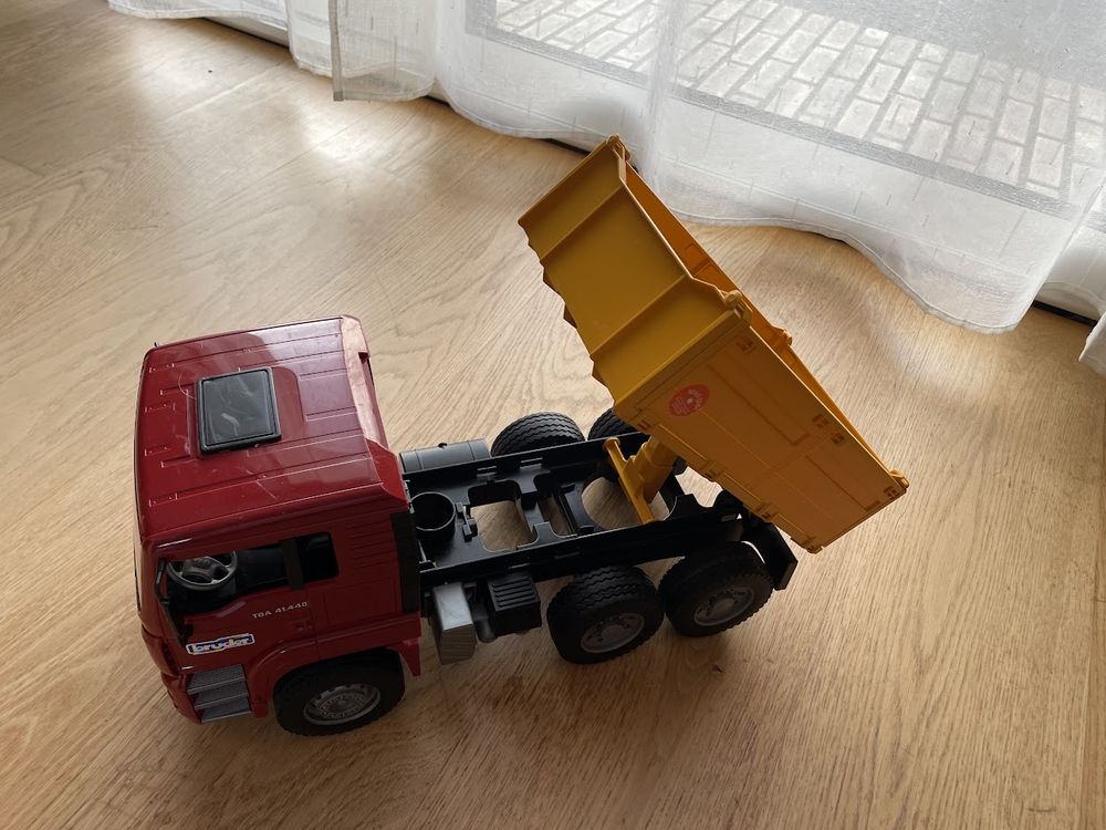 Camion benne Bruder sur porteur MAN 
Jeux / jouets