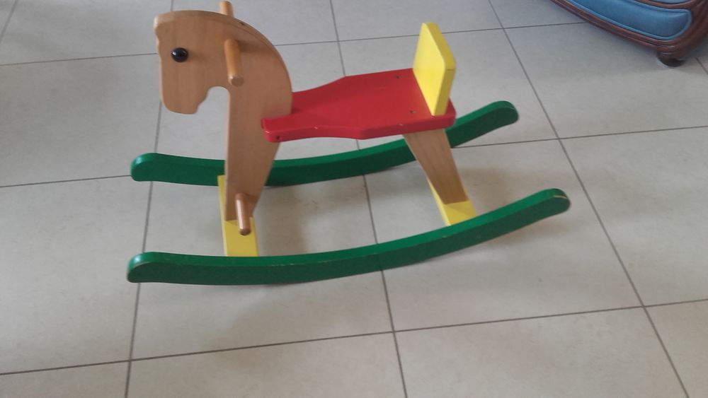 Cheval &agrave; bascule en bois TBE Jeux / jouets