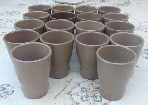 18 Mazagrans Hauteur 9,5 cm diam�tre et haut 7 cm 15 Castries (34)