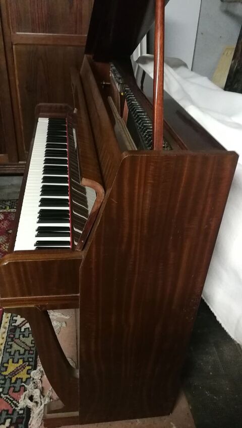 Piano Erard 1955 en bois acajou 
550 Toulouse (31)
