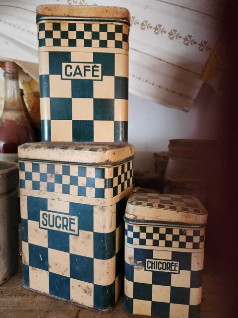 ensemble de vielles boîtes vintage 5 Mont (64)