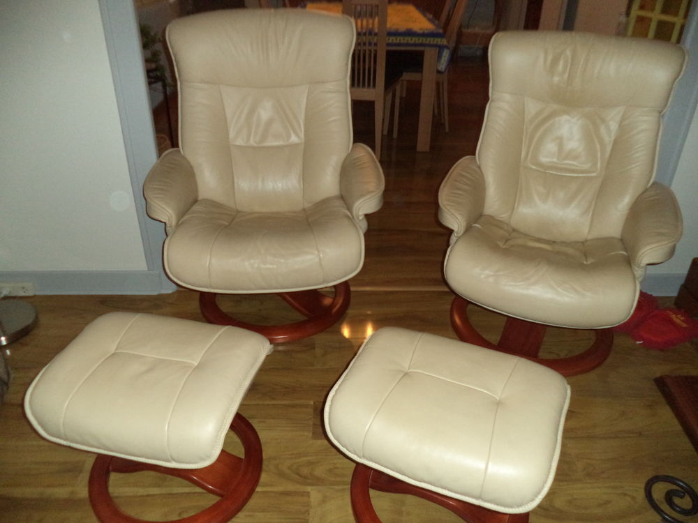 2 fauteuils tournant et basculant ,2 repose pieds couleur be Meubles
