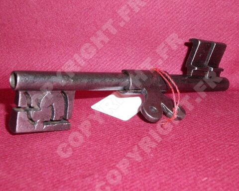 ANCIENNE CLEF DOUBLE A C?UR CHIFFR� Z ou 5 89 Sergines (89)