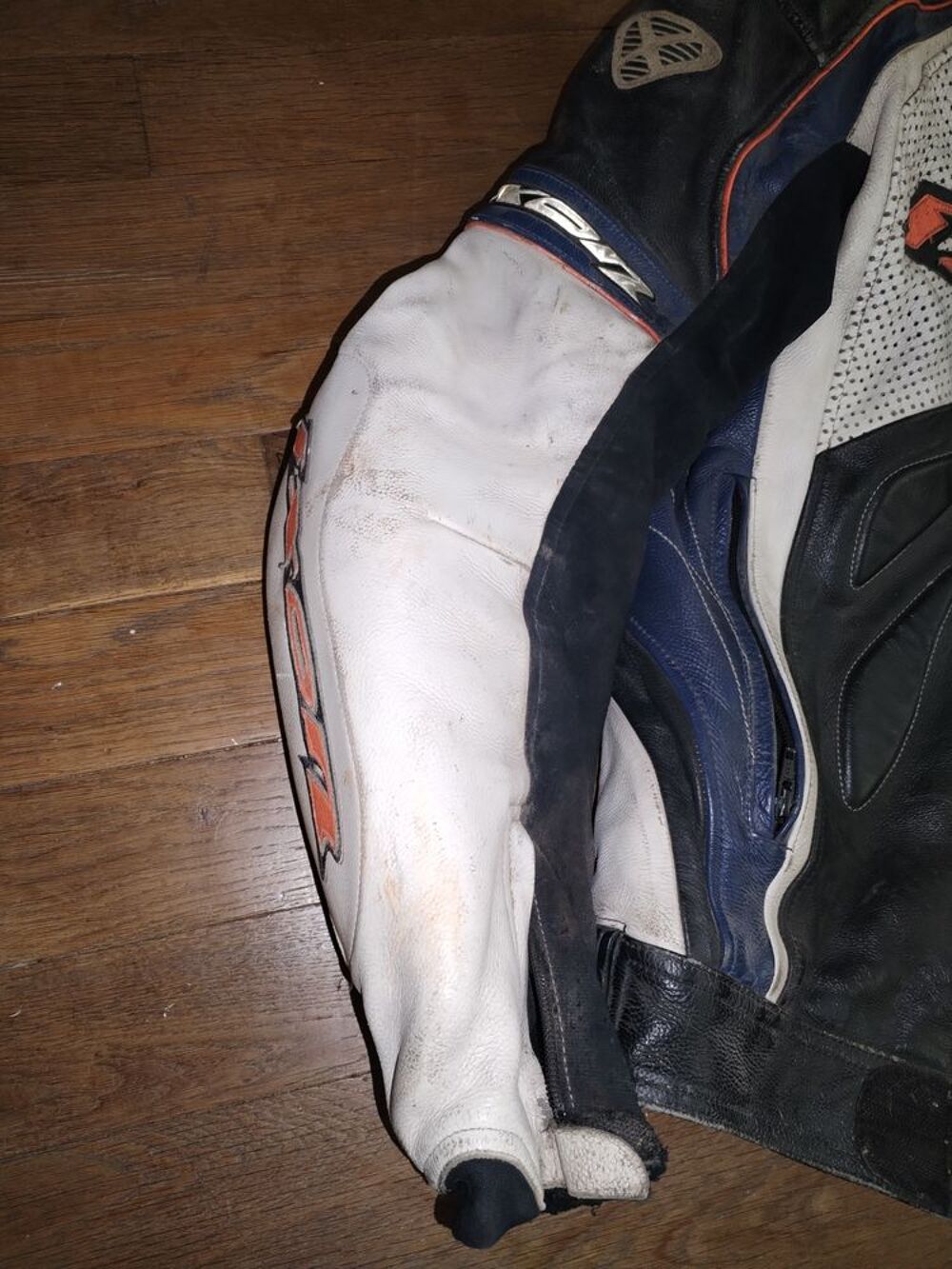 Blouson moto IXON (Taille L)
Vtements