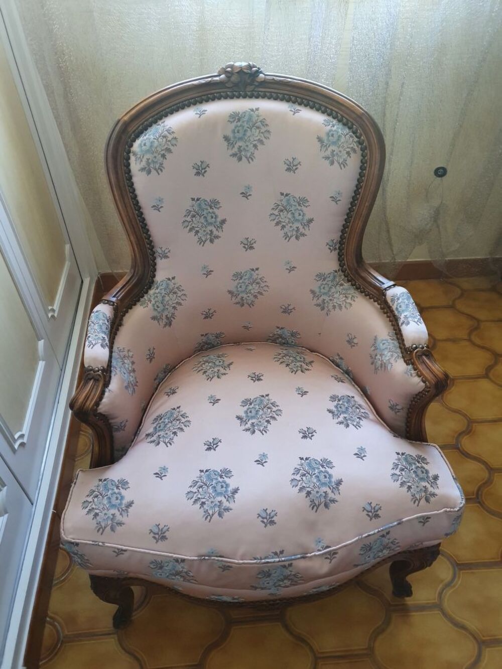 Fauteuils tapissiers armatures en noyer Meubles