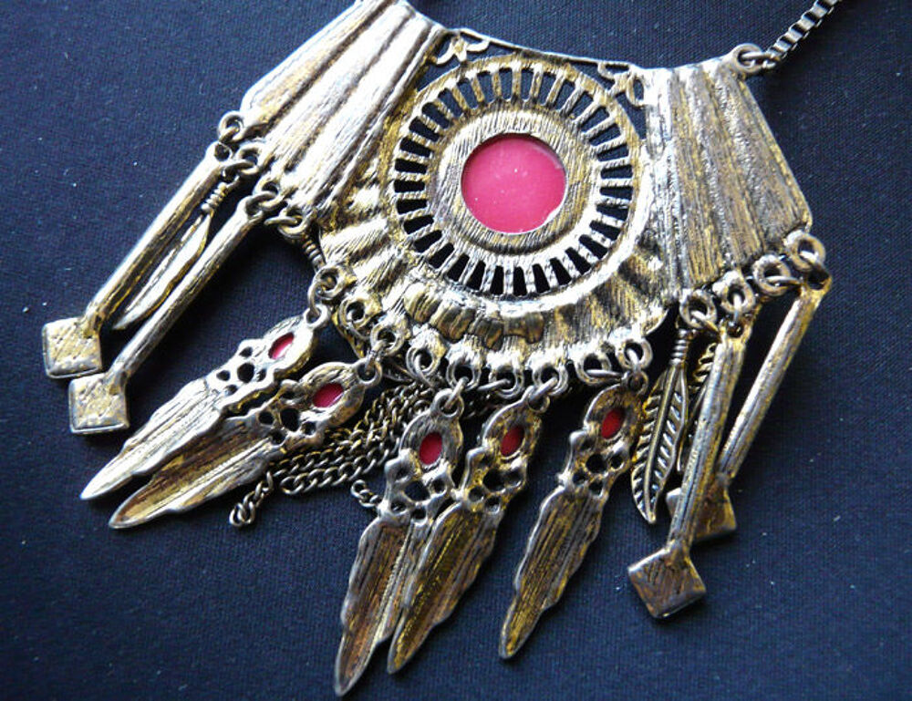 Parure Pectoral tr&egrave;s original brillant '&agrave; l'antique Egyptien Bijoux et montres