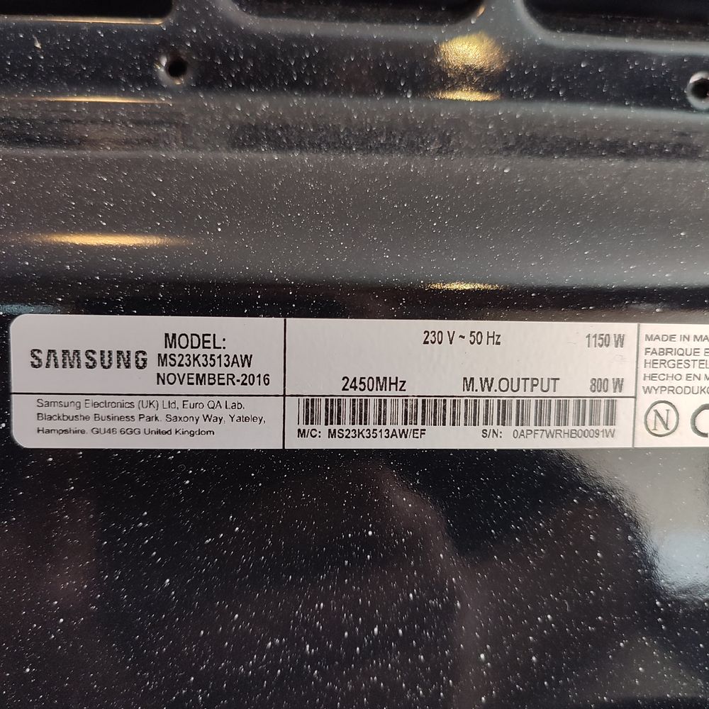 Four Micro-ondes Samsung 23litre 800Watt Electroménager