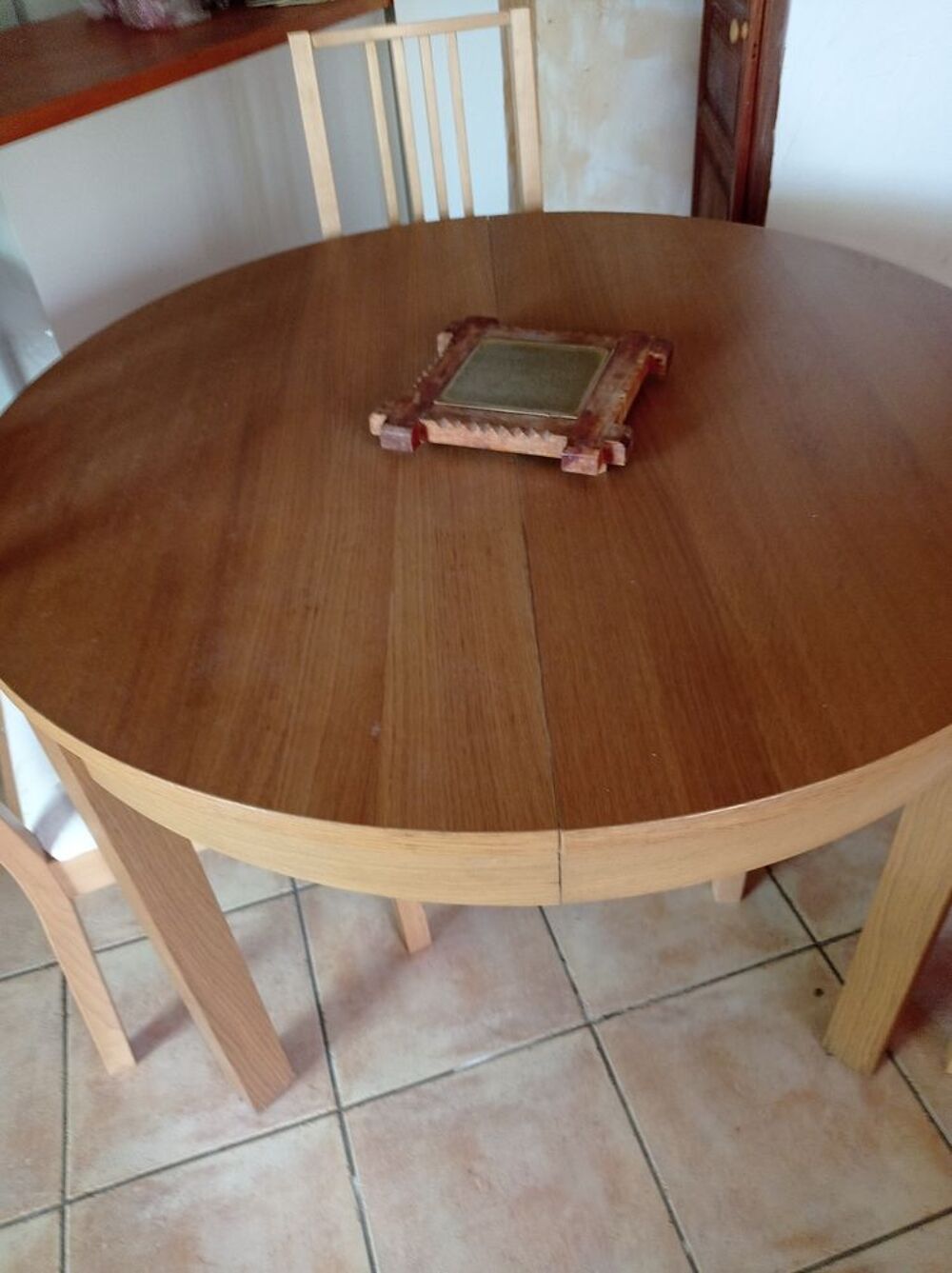 Table &agrave; manger de 4 &agrave; 6 personnes+ 4 chaises Marque Ik&eacute;a Meubles