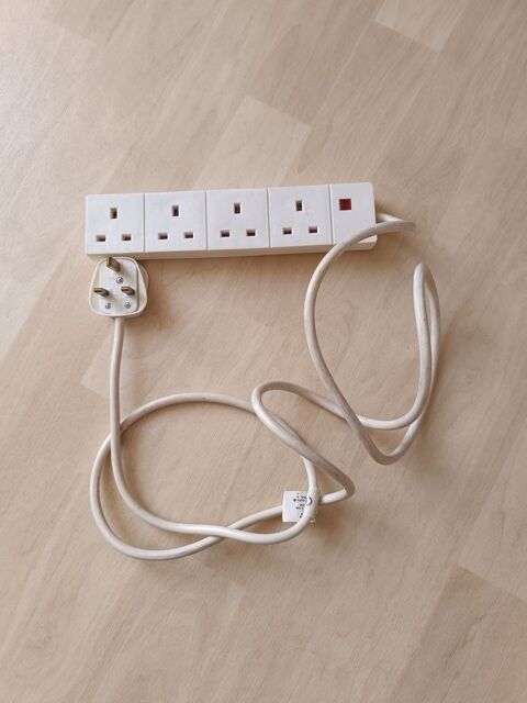 Multiprise type G, ANGLETERRE IRE LANDE 4 prises + C�ble PC 10 Strasbourg (67)