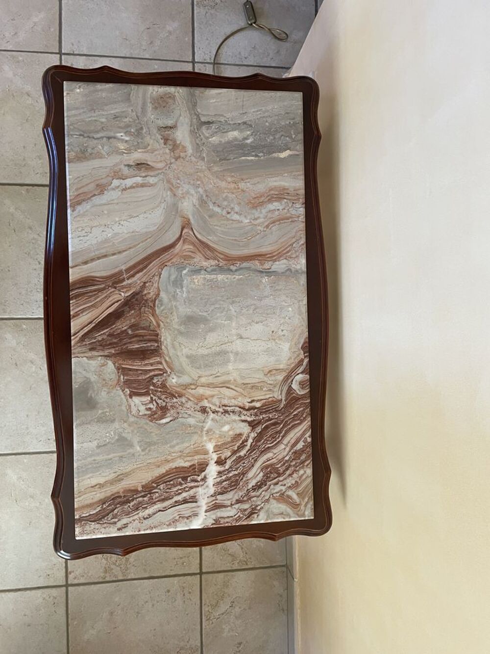 Table basse style Louis XV avec plateau en marbre Meubles