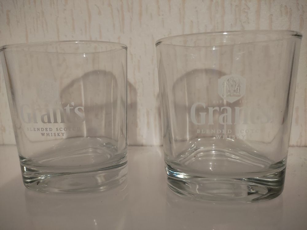 L. B. C. (19) - 2 verres &agrave; whisky Grant'S D�coration