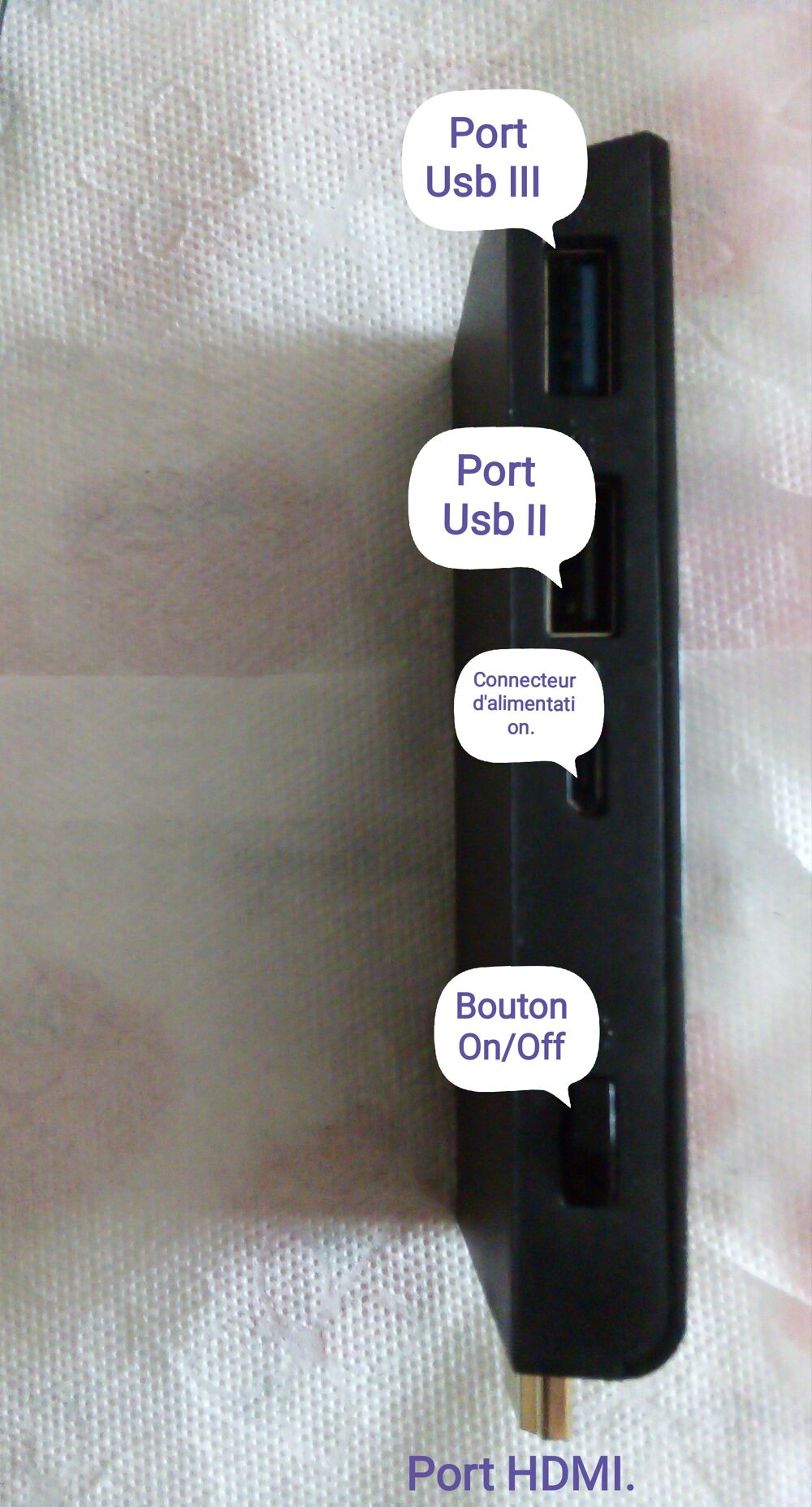 Pc et son clavier azerty Bluetooth miniature. Matériel informatique
