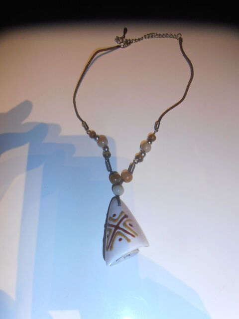 Collier coquillage 27 (28b) 5 Tours (37)