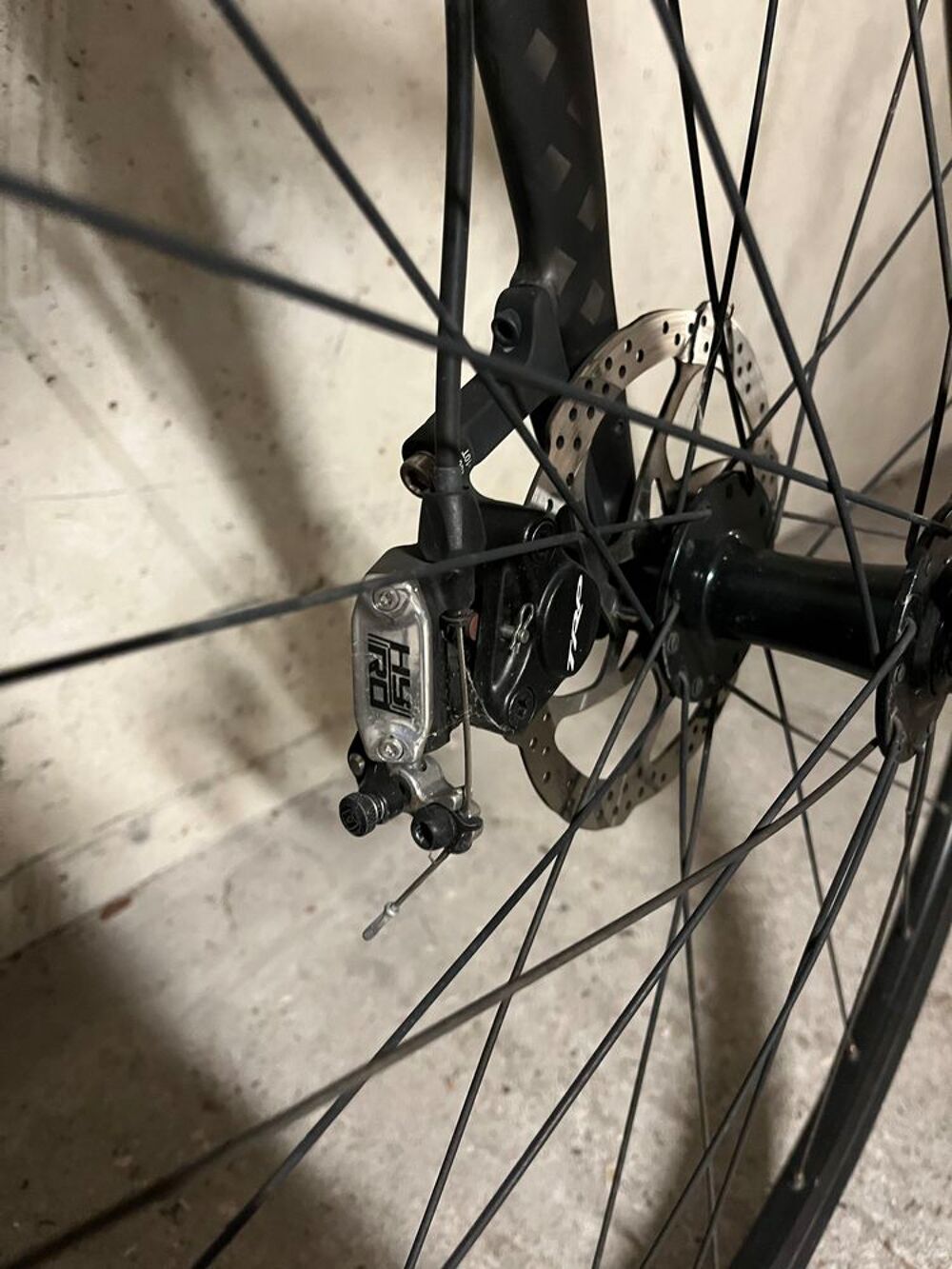 V&eacute;lo route RC Triban 520 - Bon &eacute;tat g&eacute;n&eacute;ral (pneu AR crev&eacute;) Vélos