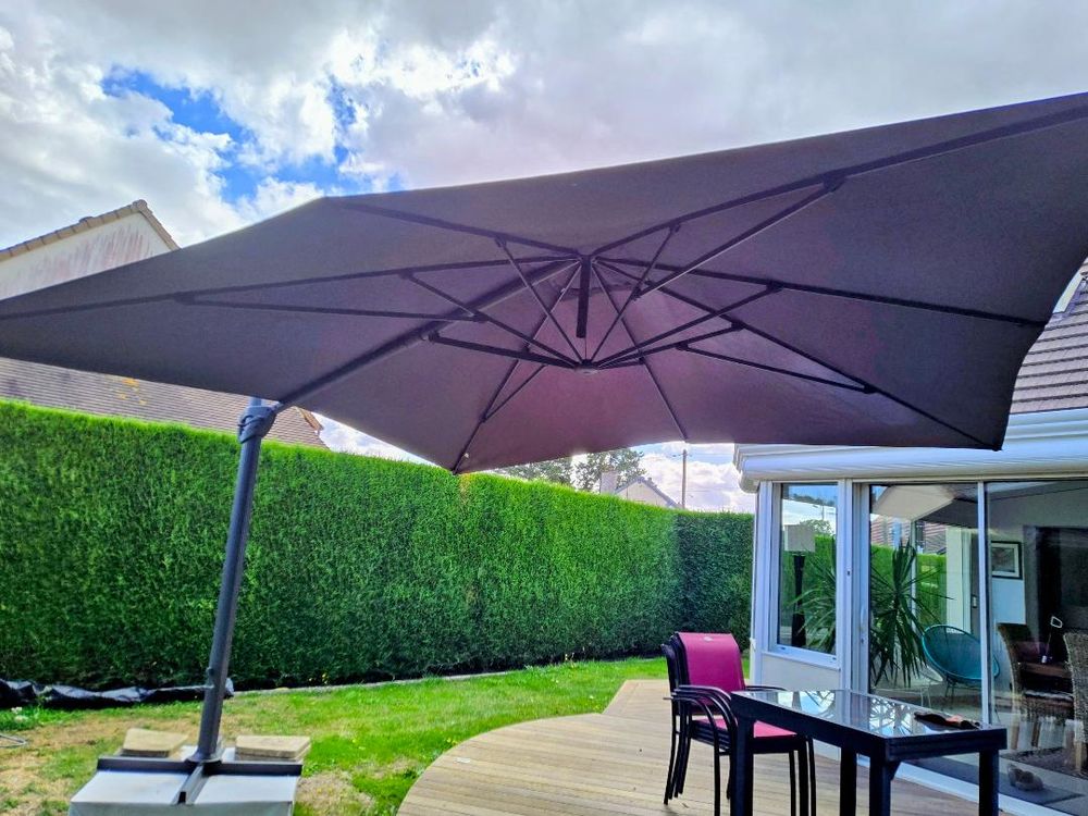 Parasol d&eacute;port&eacute; 4 x 4 Jardin