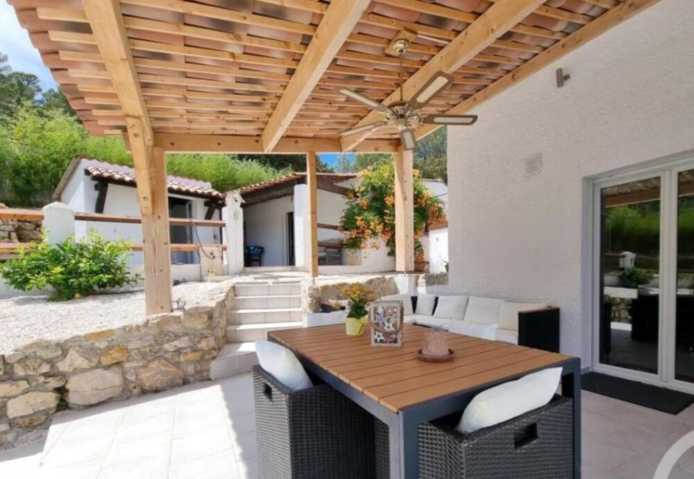 Vente Maison Maison de 7 pièces ? 250 m² + 150m² de dépendances Pignans