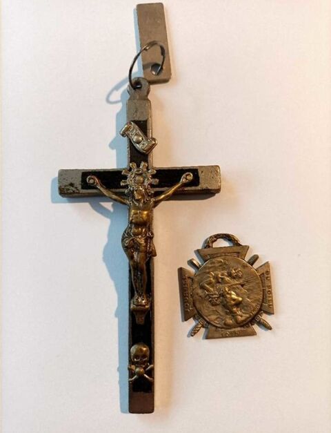 mdaille du poilu et crucifix . 14 -18 20 Angoulme (16)