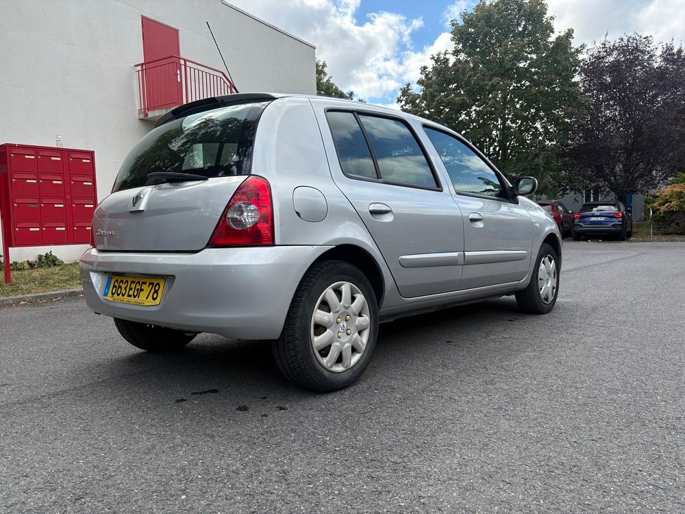 Clio II RENAULT CLIO II (2) CAMPUS 1.5 DCI 80 5P 2007 occasion 95610 &Eacute;ragny